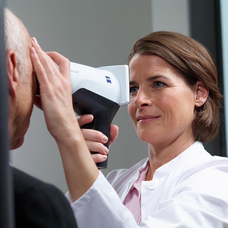 ZEISS VISUSCOUT 100. Handheld fundus camera