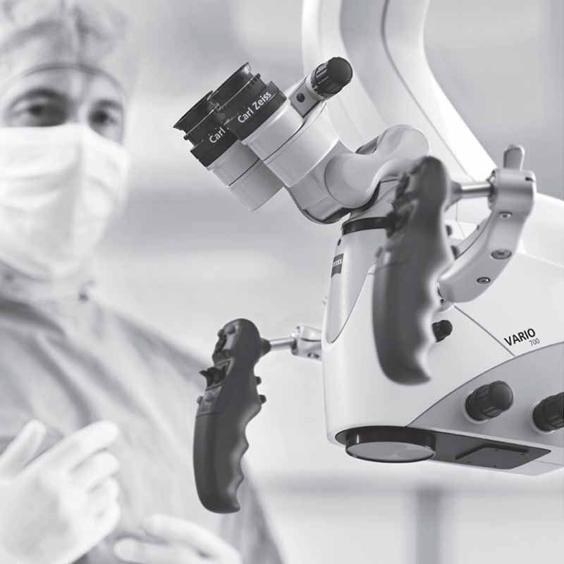ZEISS OPMI VARIO 700. Surgical microsocpe for essential needs